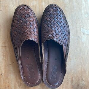 Mohinders oiled-leather woven slides size 8